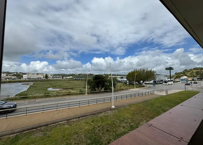 Marina Ii, Junto A Agua Da Premiada Marina De Лагуш