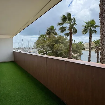 Marina Ii, Junto A Agua Da Premiada Marina De Daire